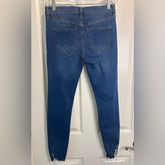 💙”Free People” NWT Blue Skinny Distressed Jeans 👖 - Picture 5 of 14
